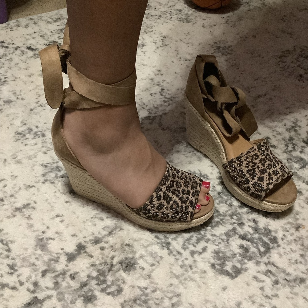 Let's See Style Women's Wedge Sandals Sz 10 Leopard